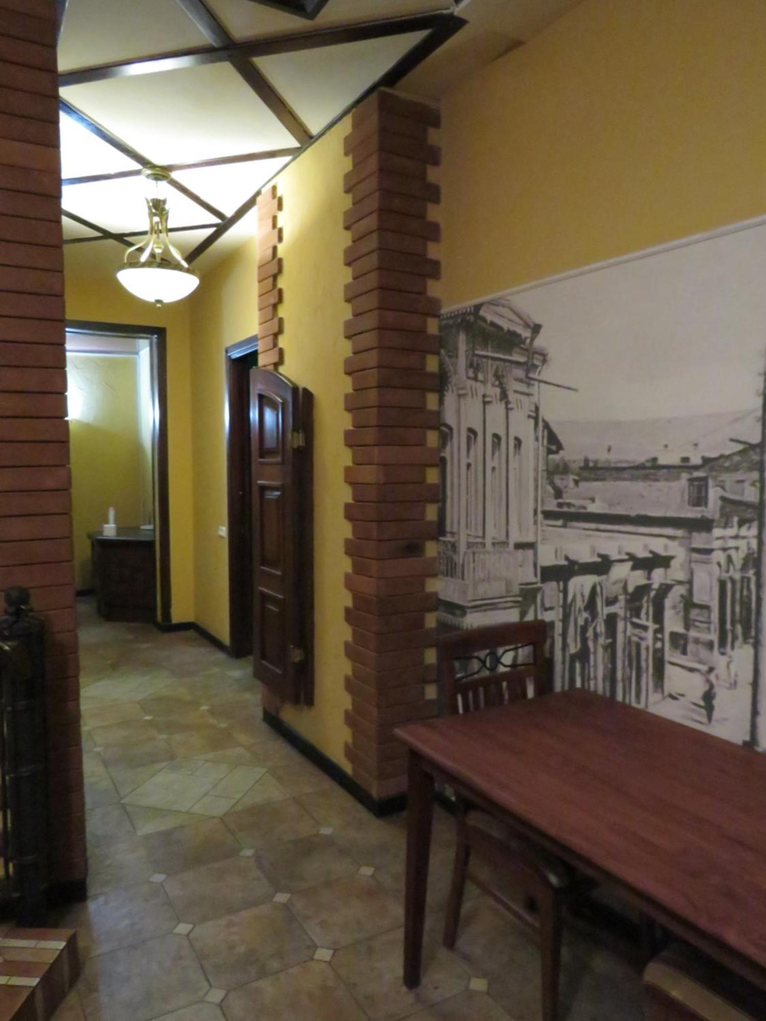 Hostel Jan In The Very Center Jerevan Buitenkant foto