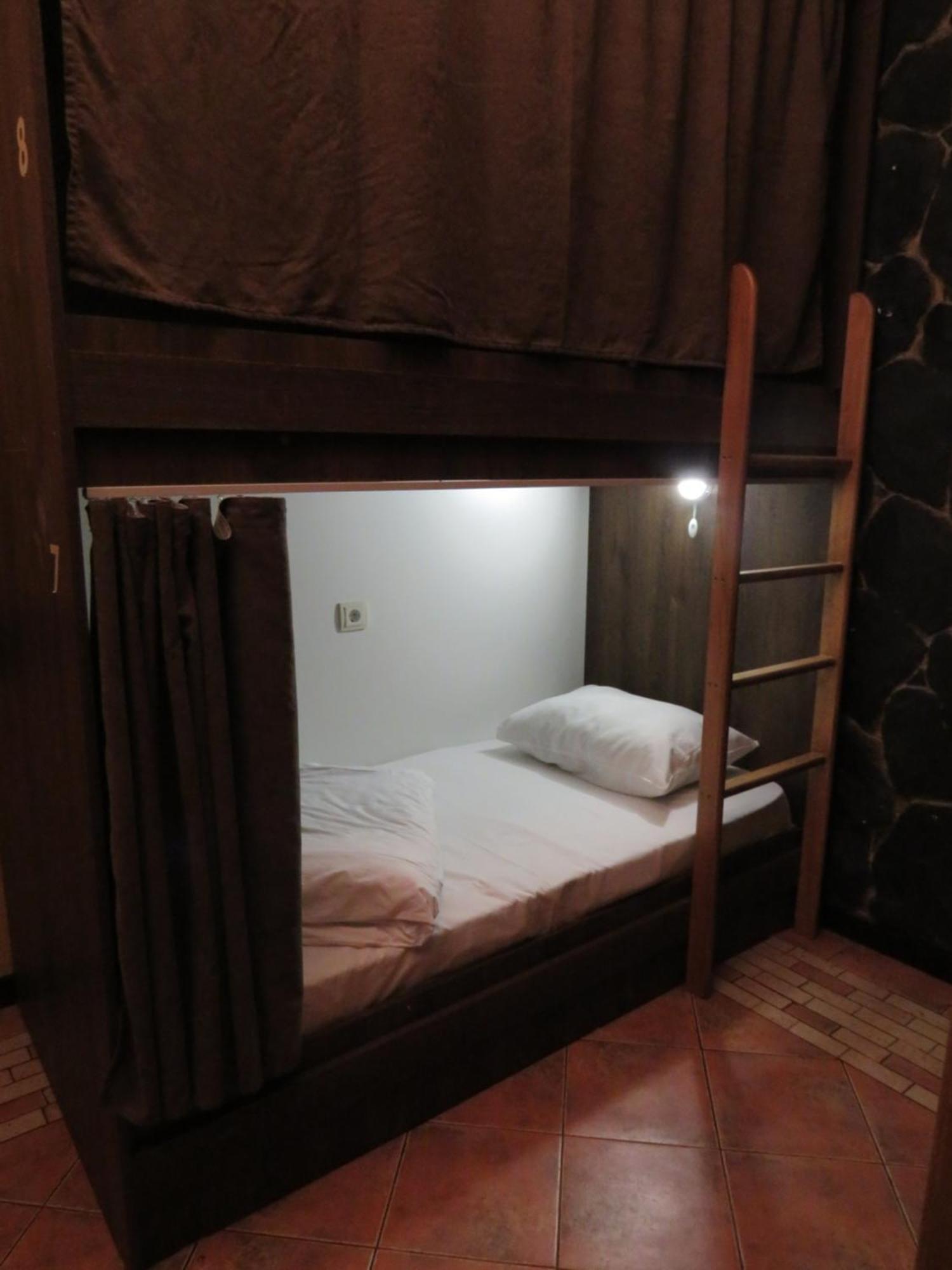 Hostel Jan In The Very Center Jerevan Buitenkant foto